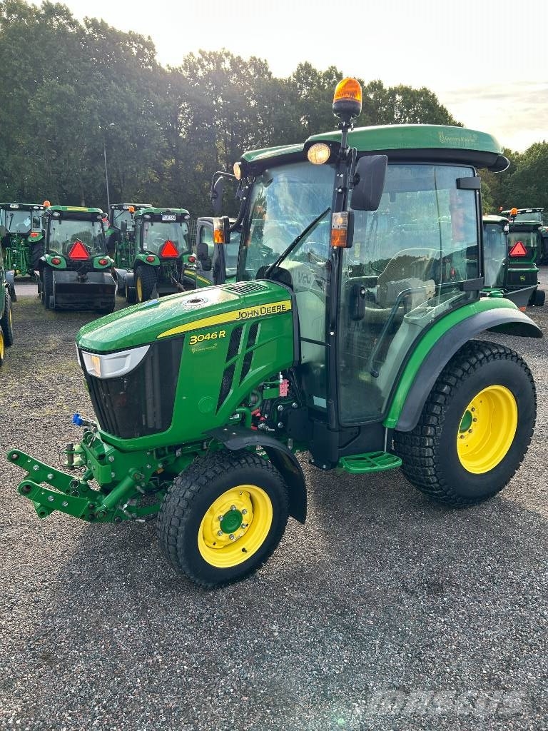 John Deere 3046R KOMPAKTTRAKTOR DEMOKÖRD Kompaktni (mali) traktori