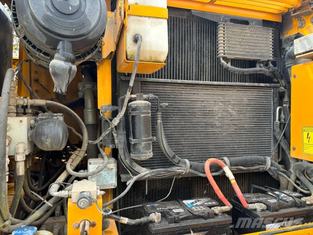 JCB JS 160 LC Paletli ekskavatörler
