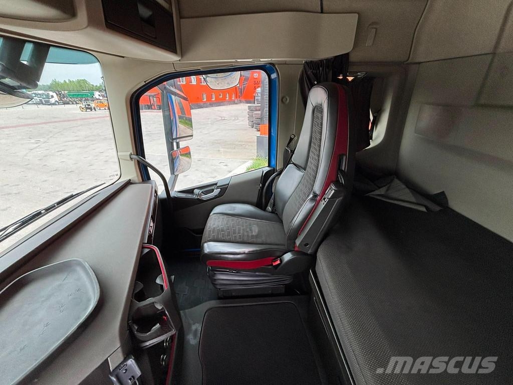 Volvo FH 540 6x4 FOR SALE AS CHASSIS Camiones con chasís y cabina