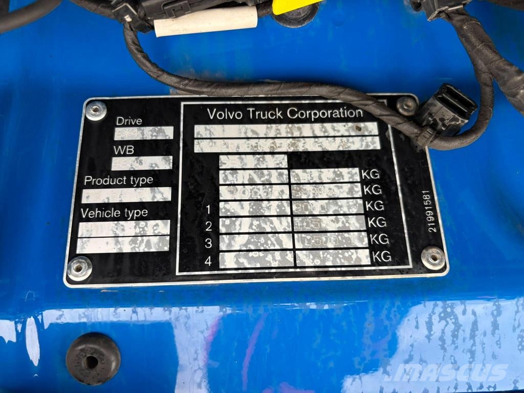 Volvo FH 540 6x4 FOR SALE AS CHASSIS Camiones con chasís y cabina
