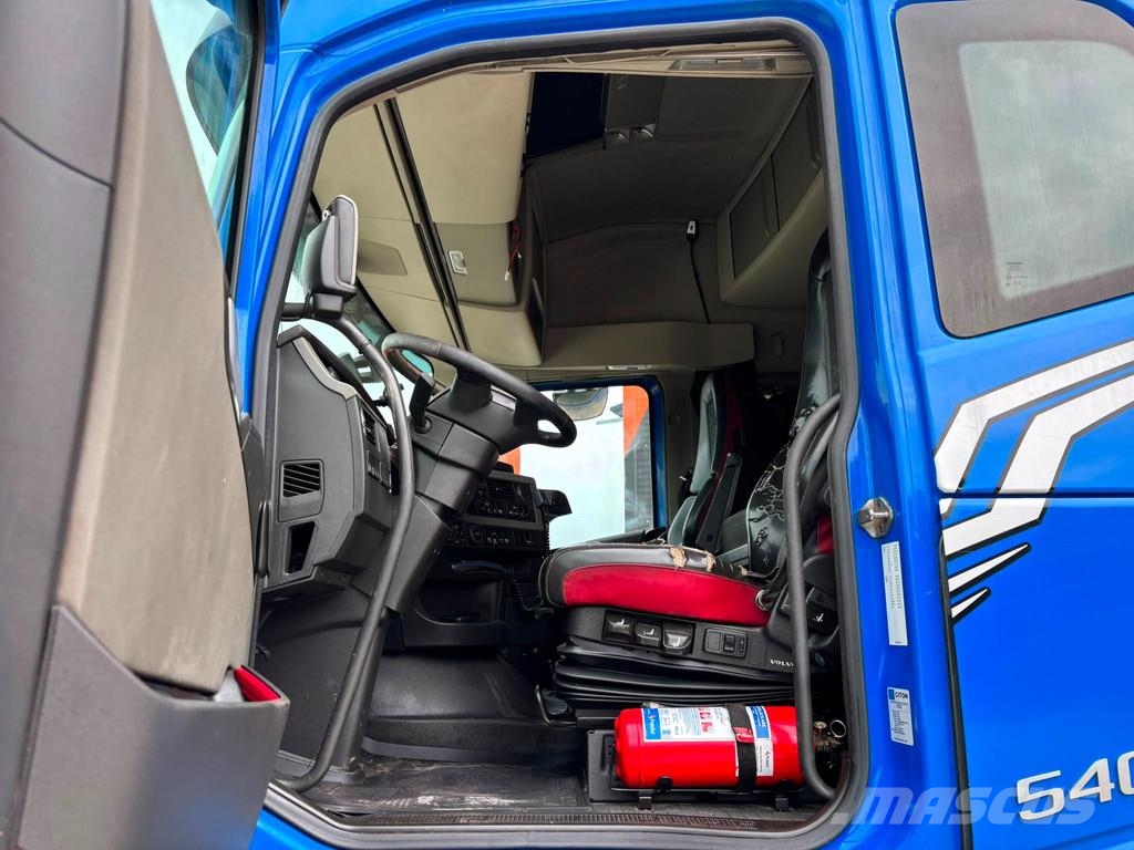 Volvo FH 540 6x4 FOR SALE AS CHASSIS Camiones con chasís y cabina