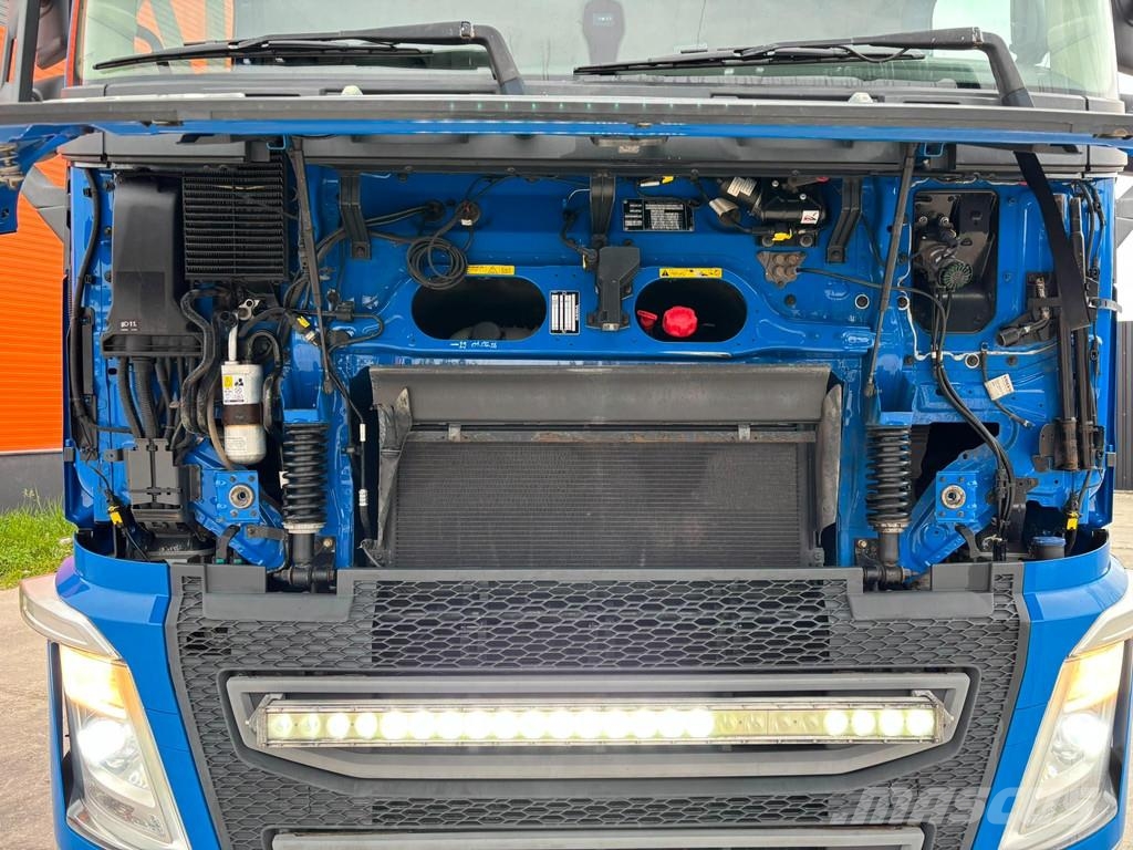 Volvo FH 540 6x4 FOR SALE AS CHASSIS Camiones con chasís y cabina