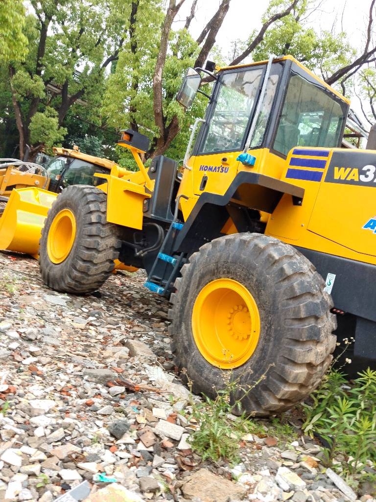 Komatsu WA 320-5 - Second Hand Excavator for Sale Wielladers