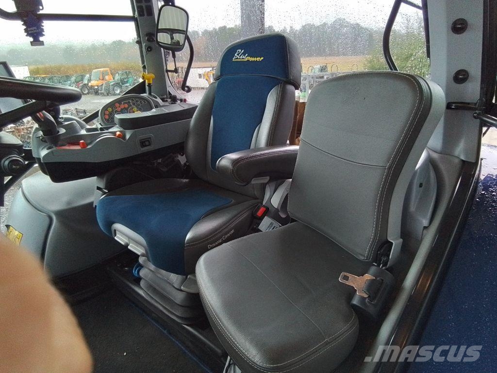 New Holland T7-210 auto command blue power Traktorid