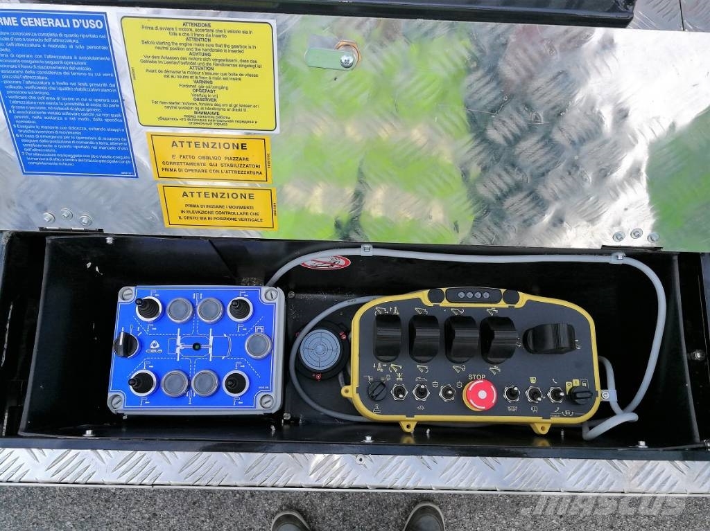 Cela DT 30 Auto korvtõstukid