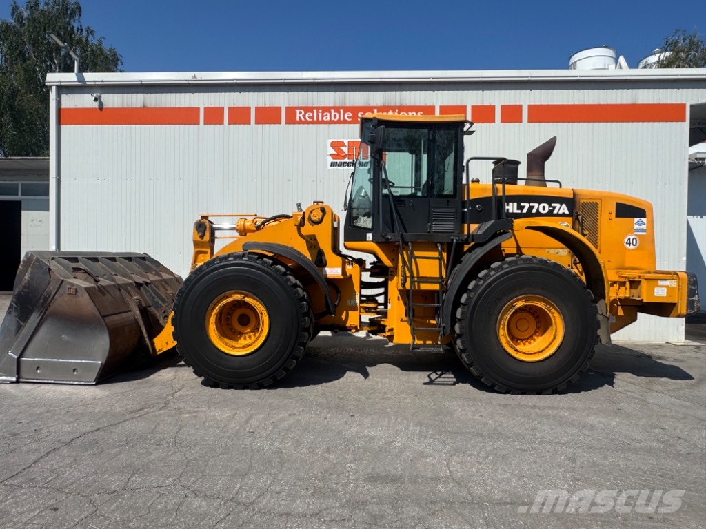 Hyundai 770-7A لوادر بعجل