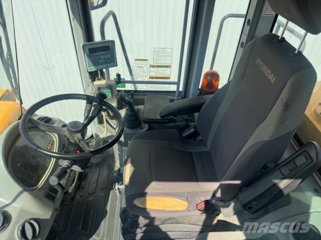 Hyundai 770-7A لوادر بعجل