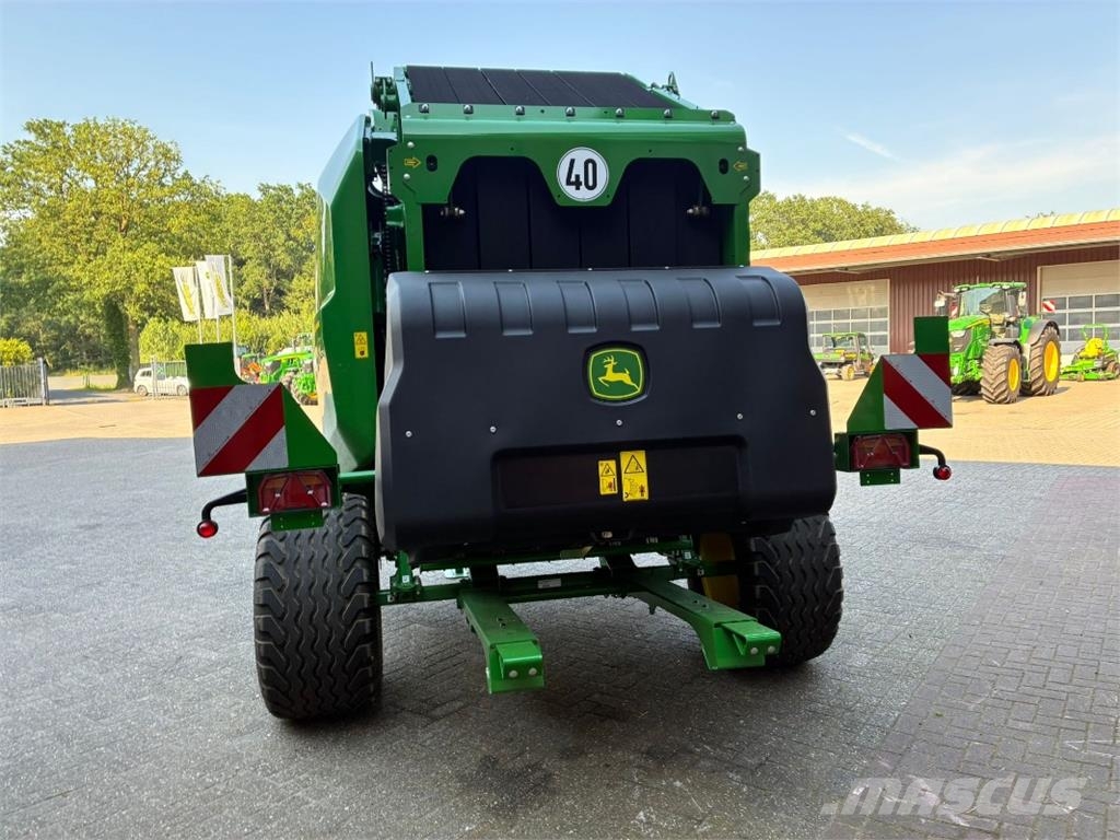 John Deere V462M Ronde-balenpersen