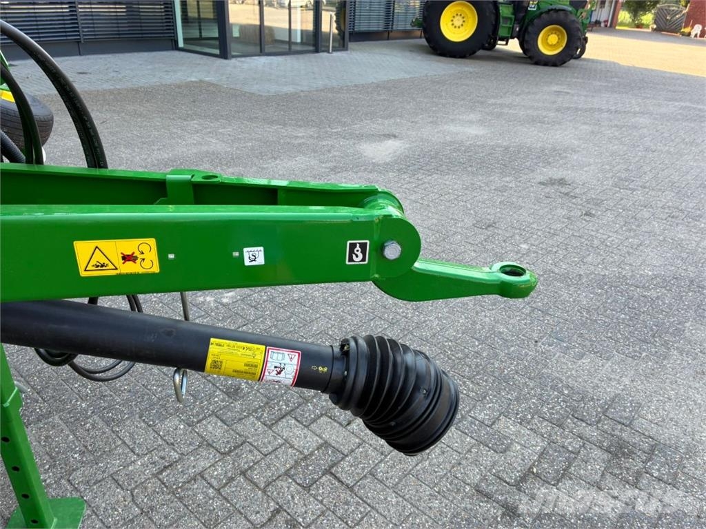 John Deere V462M Ronde-balenpersen