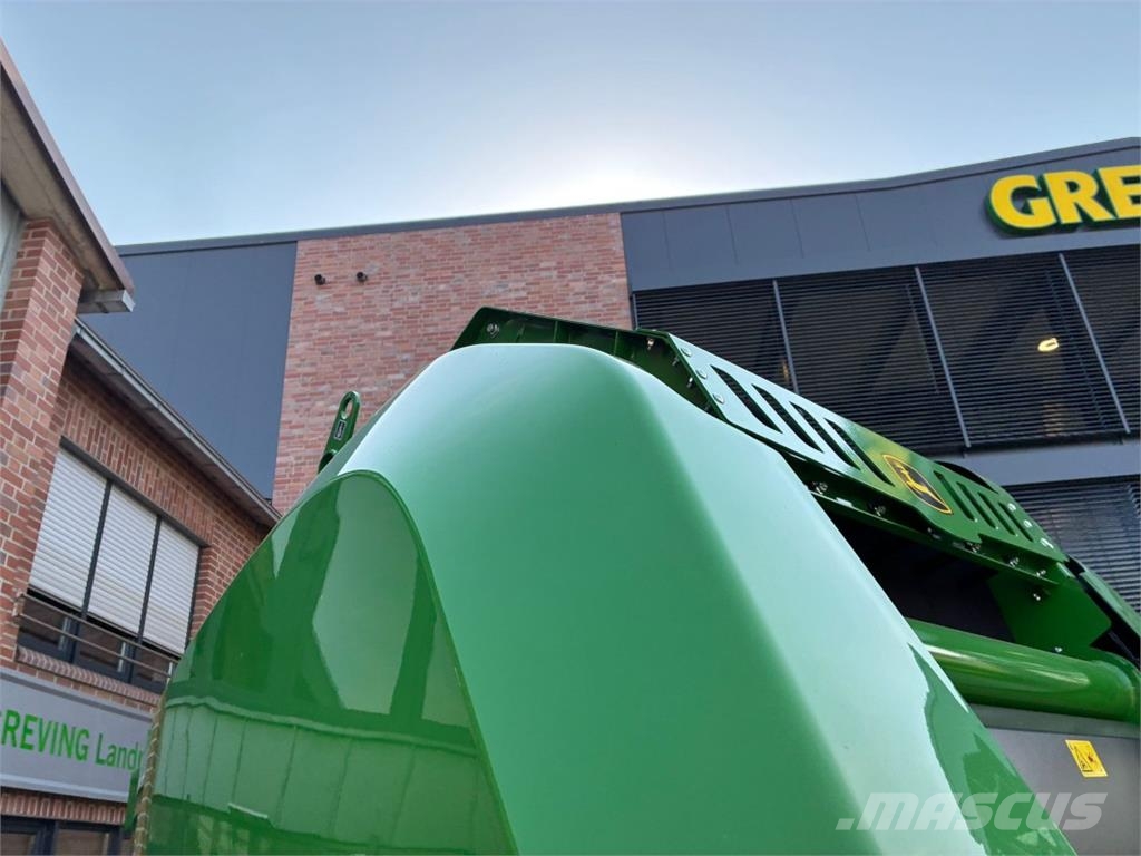 John Deere V462M Ronde-balenpersen