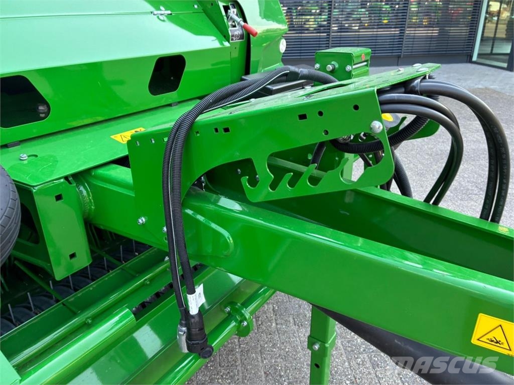 John Deere V462M Ronde-balenpersen