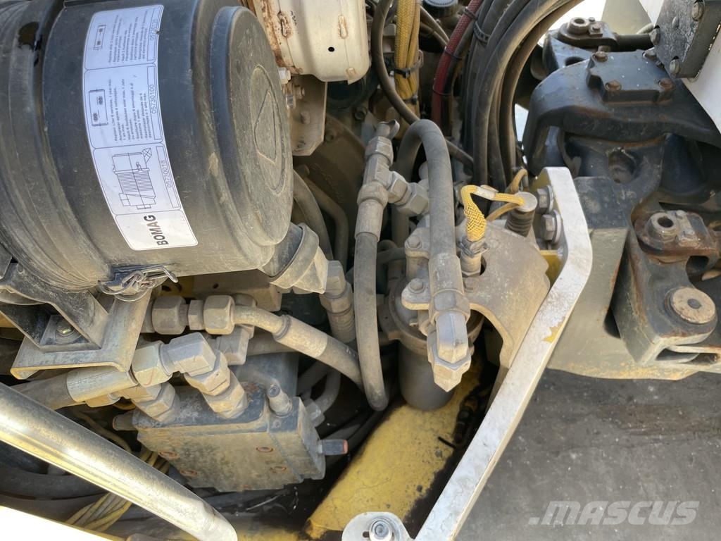 Bomag BW 151 AD-5 مداحل ثنائية الاسطوانة