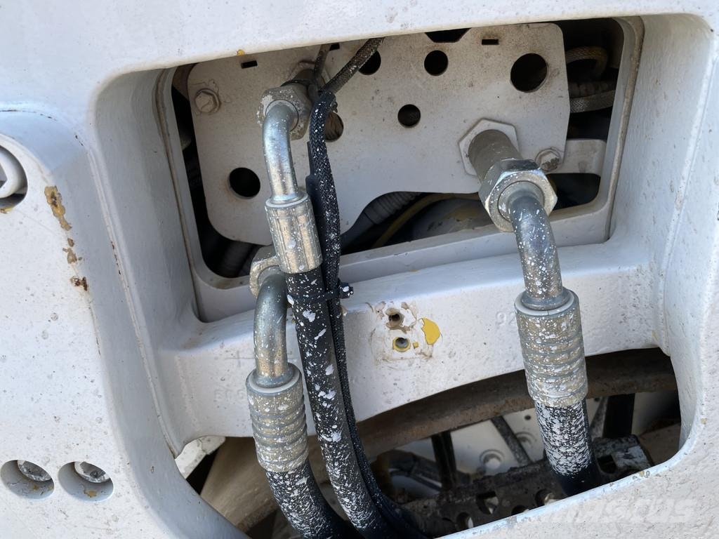 Bomag BW 151 AD-5 مداحل ثنائية الاسطوانة