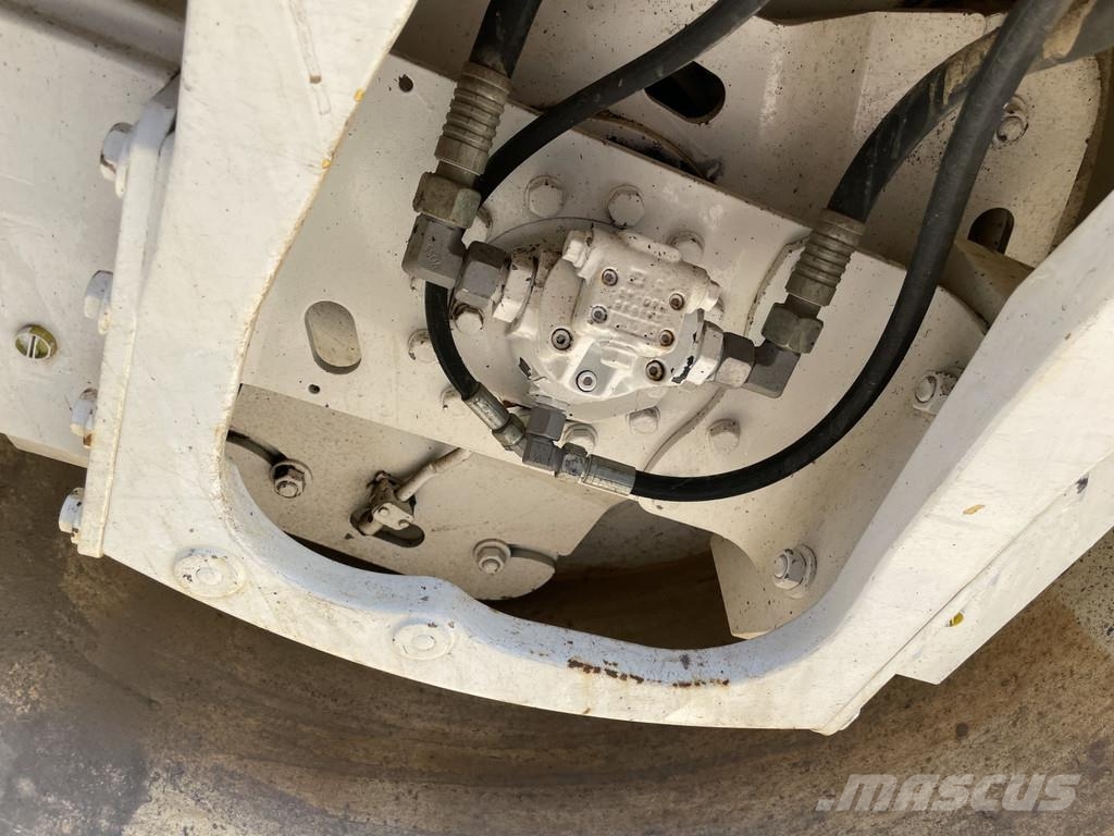 Bomag BW 151 AD-5 مداحل ثنائية الاسطوانة