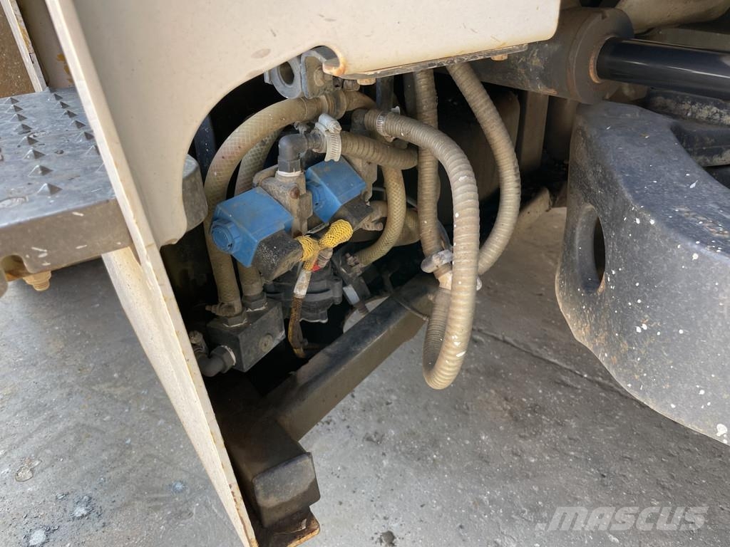 Bomag BW 151 AD-5 مداحل ثنائية الاسطوانة