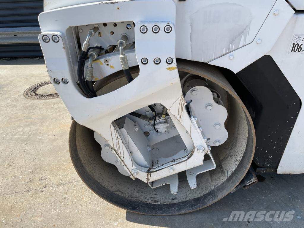Bomag BW 151 AD-5 مداحل ثنائية الاسطوانة