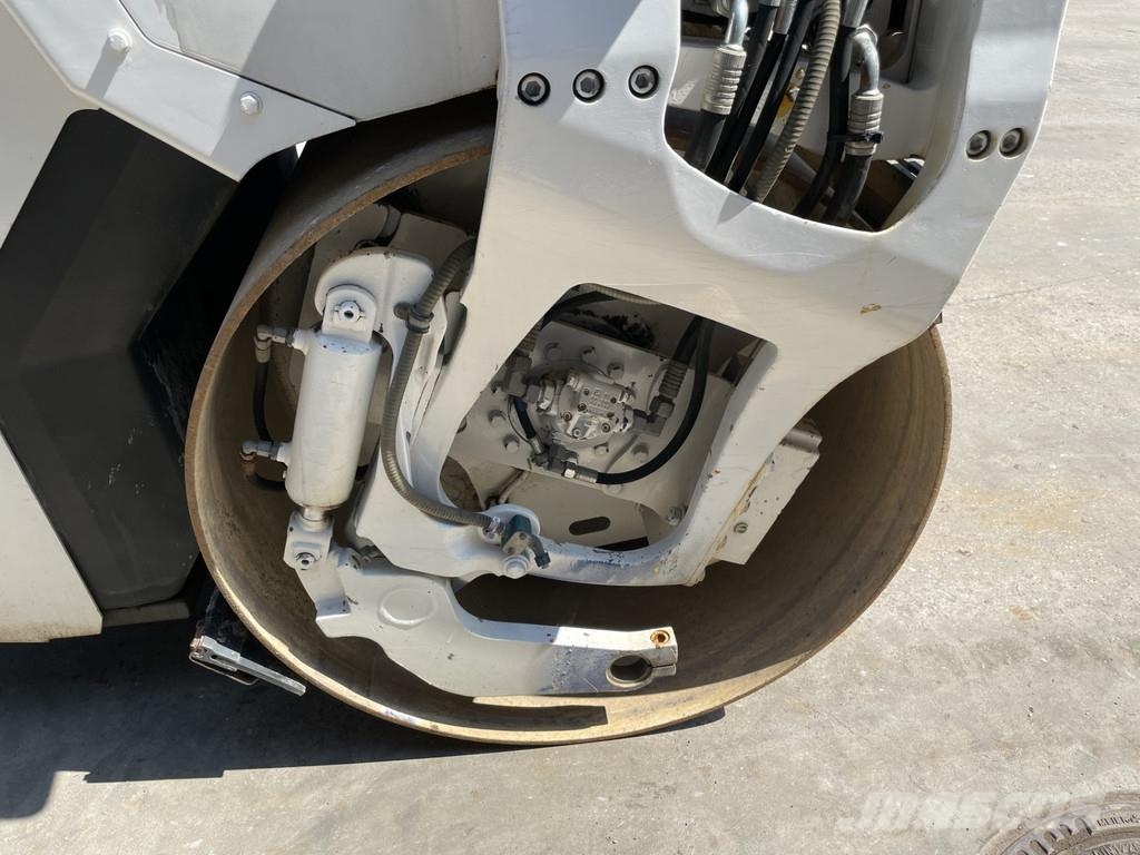 Bomag BW 151 AD-5 مداحل ثنائية الاسطوانة