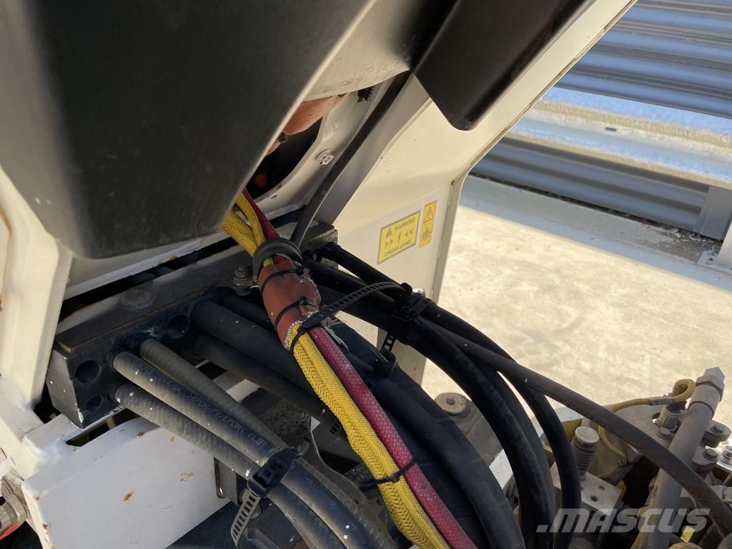 Bomag BW 151 AD-5 مداحل ثنائية الاسطوانة