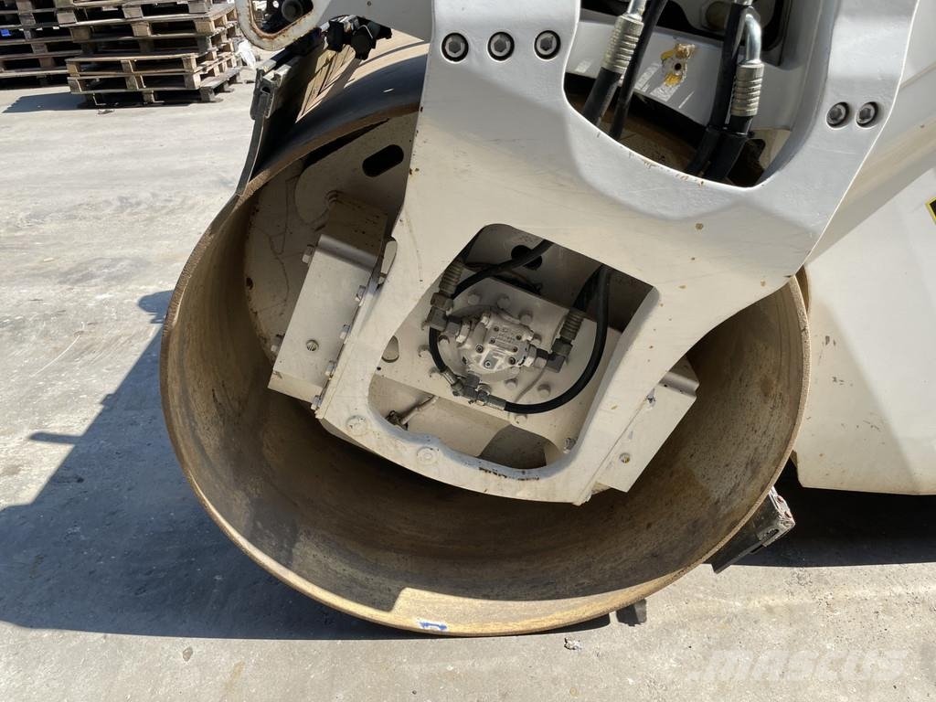 Bomag BW 151 AD-5 مداحل ثنائية الاسطوانة