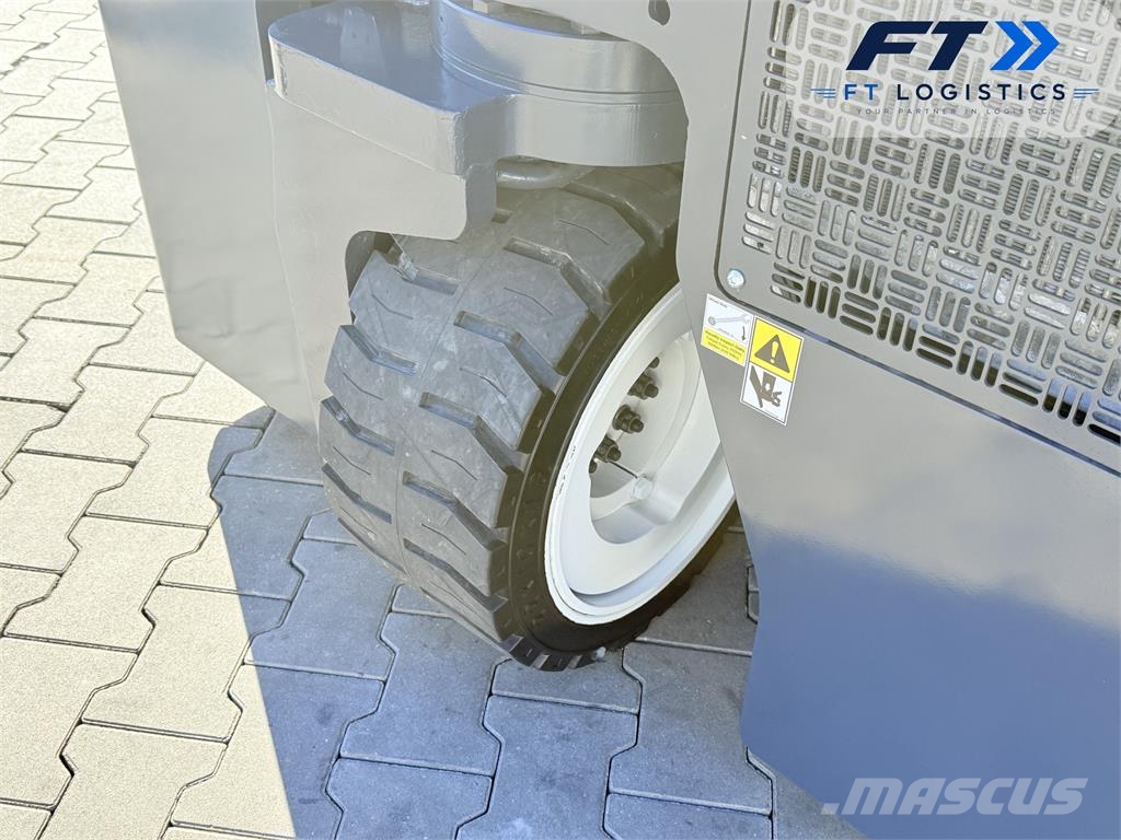 Combilift C3000CB | GAS | TRIPLEX 4900 MM | READY 四轮前移式叉车