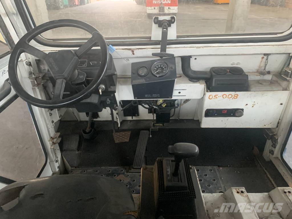 Nissan FG2500 V-2566 EO Airport equipment