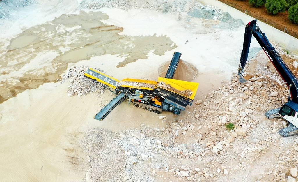 Fabo FTB 15-50 CRIBLE SCALPEUR A CHENILLES Mobiele zeefinstallaties