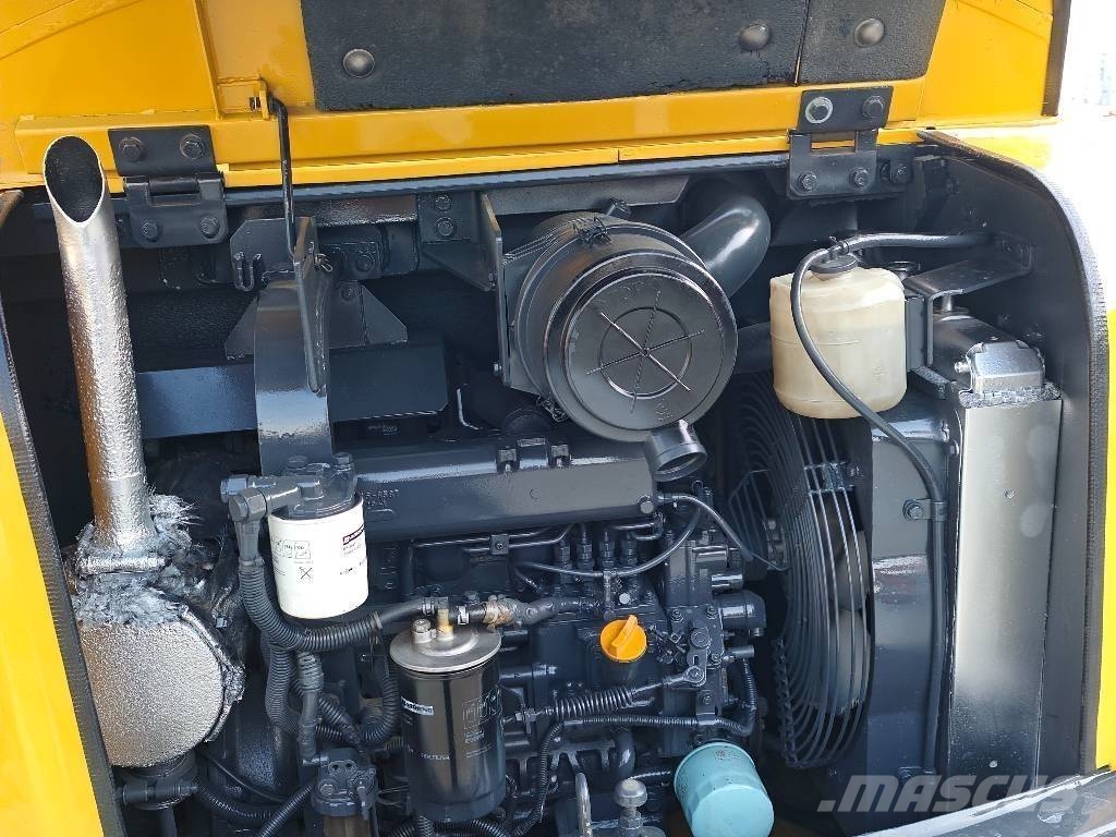 Komatsu PC 56 Mini kotrók < 7t