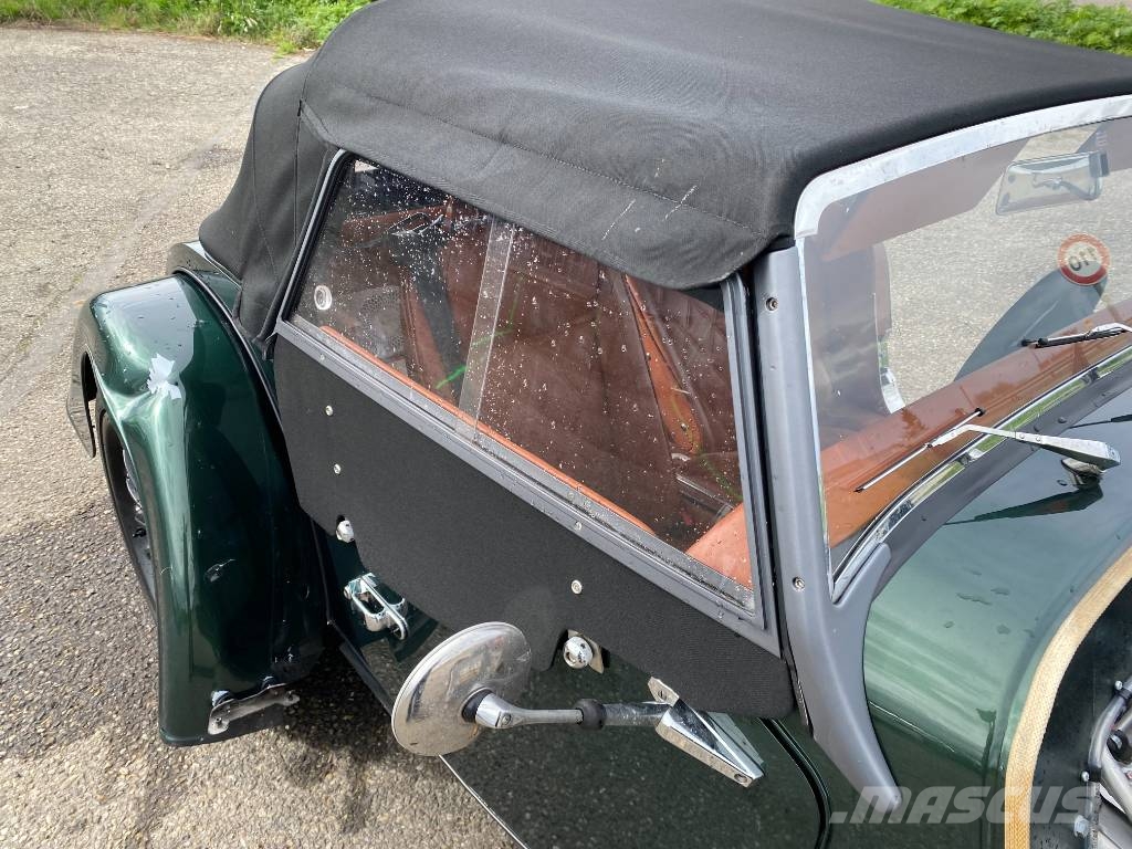 Morgan Cabriolet PLUS SIX 3.0i First Edition endommagée Carros