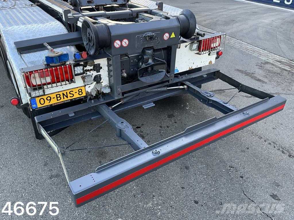 DAF CF 530 8x4 Euro 6 VDL 30 Ton haakarmsysteem Treileri ar āķi