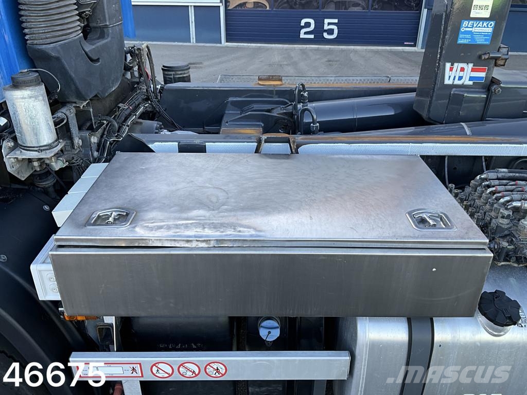DAF CF 530 8x4 Euro 6 VDL 30 Ton haakarmsysteem Treileri ar āķi