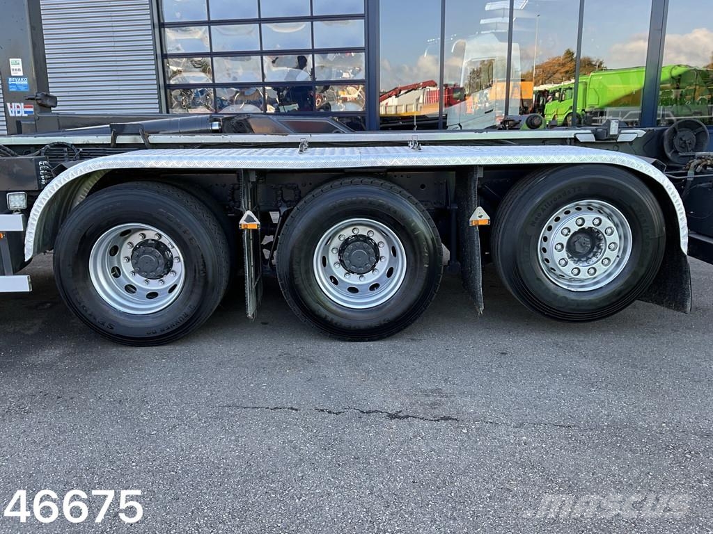 DAF CF 530 8x4 Euro 6 VDL 30 Ton haakarmsysteem Treileri ar āķi