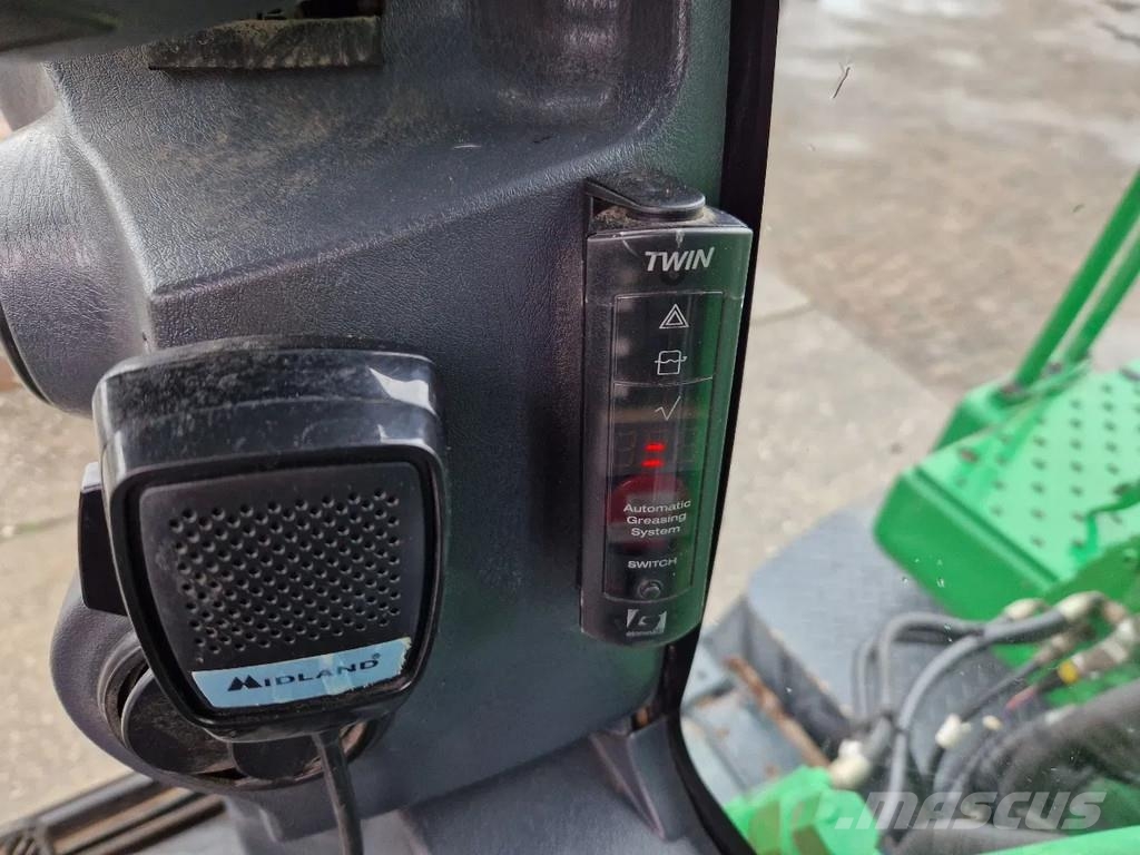 Hyundai Robex 160W-9A with 6-cylinder Cummins Pelle sur pneus