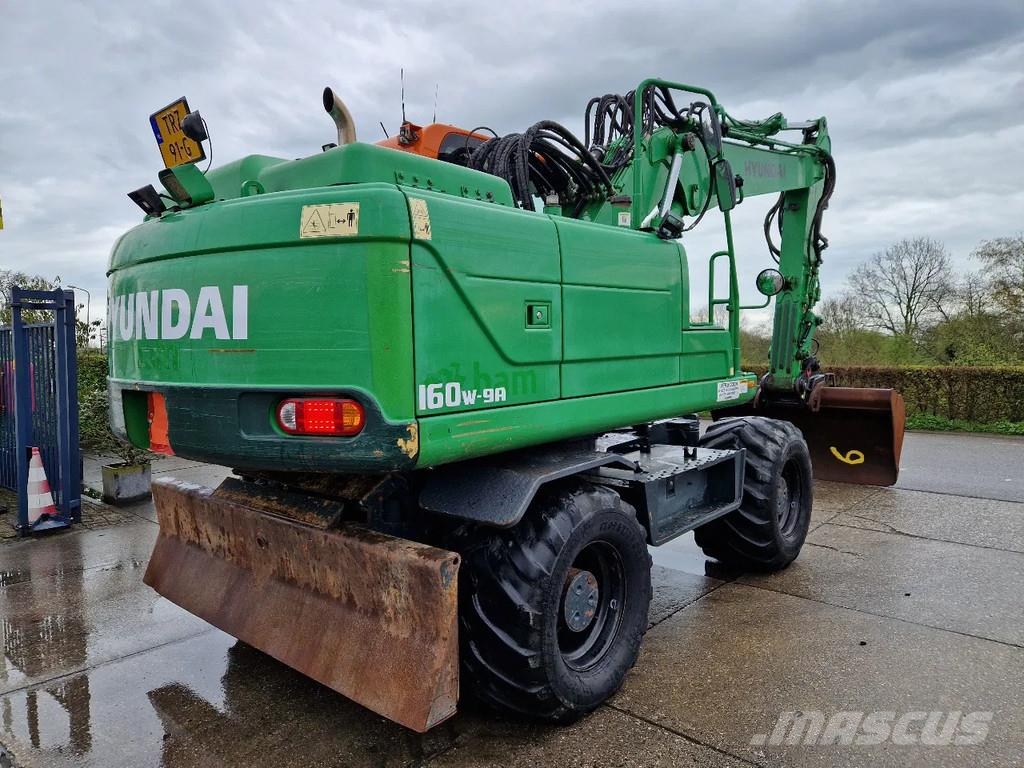 Hyundai Robex 160W-9A with 6-cylinder Cummins Pelle sur pneus