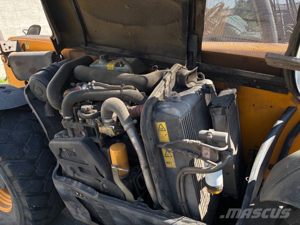 JCB 536-60 معدات مناولة لأغراض الزراعة