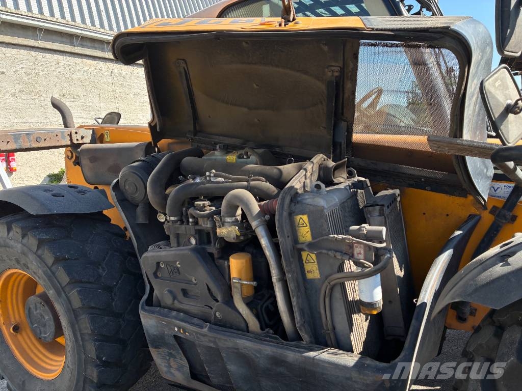 JCB 536-60 معدات مناولة لأغراض الزراعة
