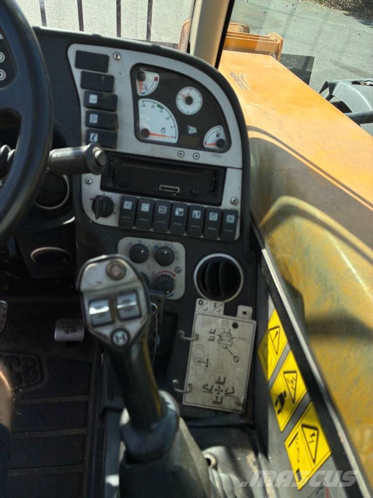 JCB 536-60 معدات مناولة لأغراض الزراعة
