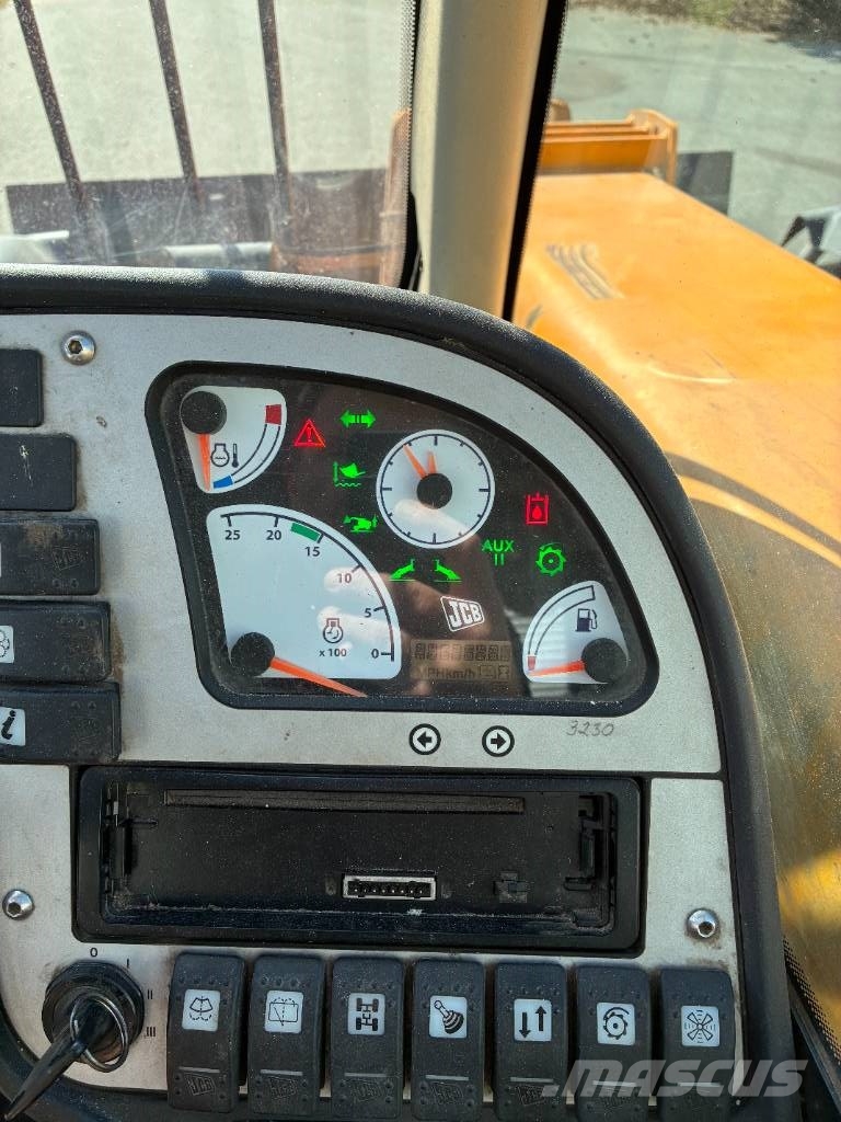 JCB 536-60 معدات مناولة لأغراض الزراعة