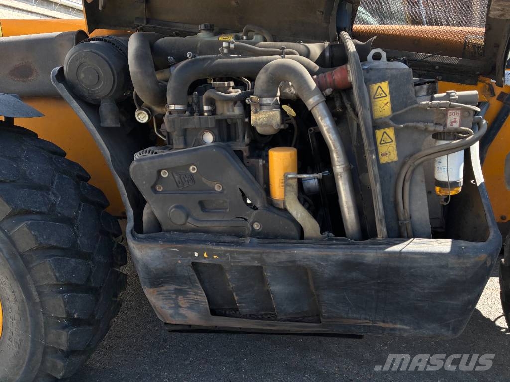 JCB 536-60 معدات مناولة لأغراض الزراعة