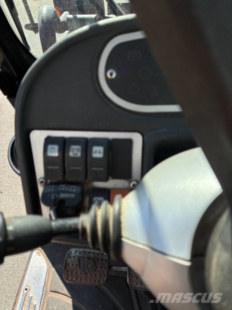 JCB 536-60 معدات مناولة لأغراض الزراعة