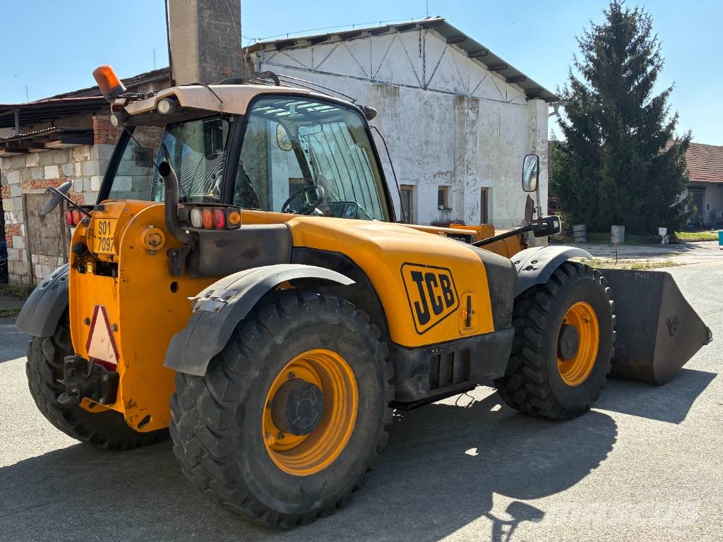 JCB 536-60 معدات مناولة لأغراض الزراعة