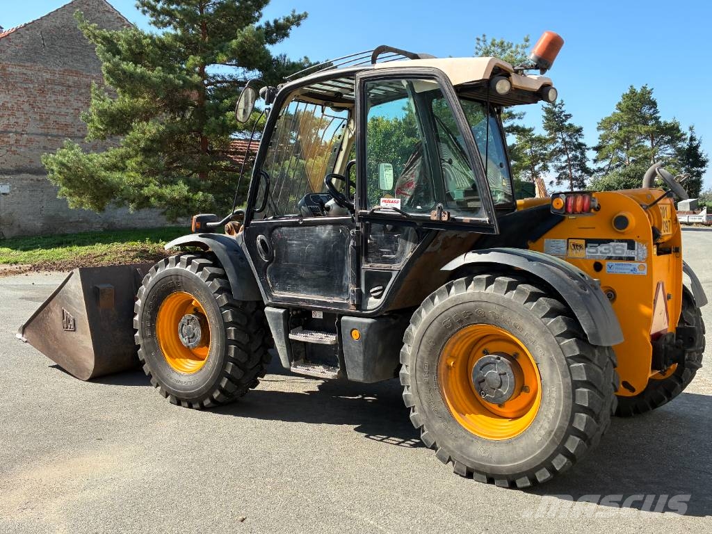JCB 536-60 معدات مناولة لأغراض الزراعة