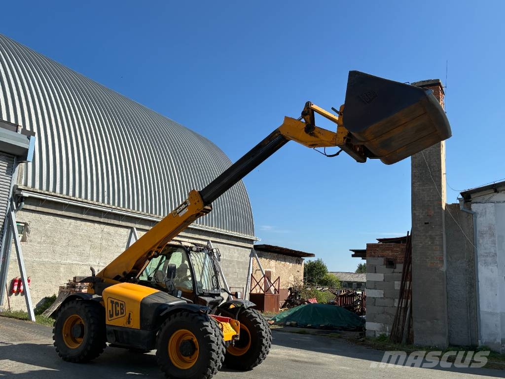 JCB 536-60 معدات مناولة لأغراض الزراعة