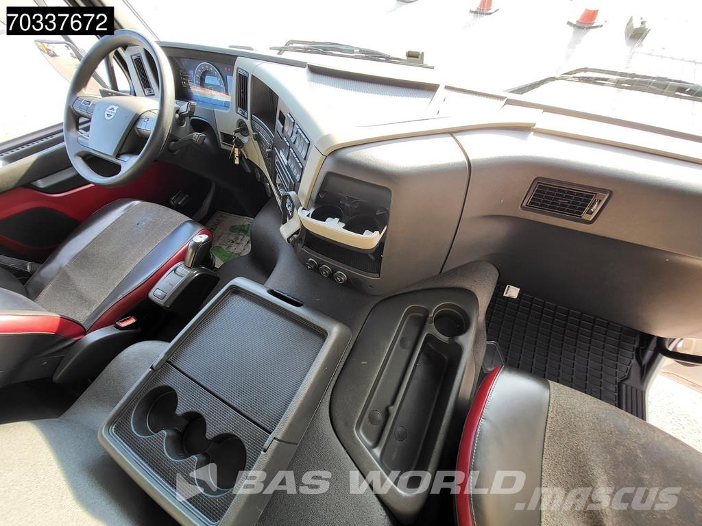 Volvo FM 330 6X2 2000kg Ladebordwand Full Air suspension Camiões de caixa fechada