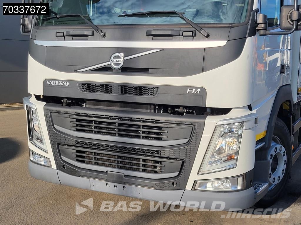 Volvo FM 330 6X2 2000kg Ladebordwand Full Air suspension Camiões de caixa fechada