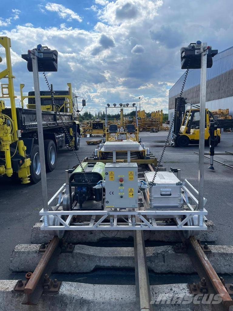 Motorized rail trolley with lighting Održavanje železničkih pruga