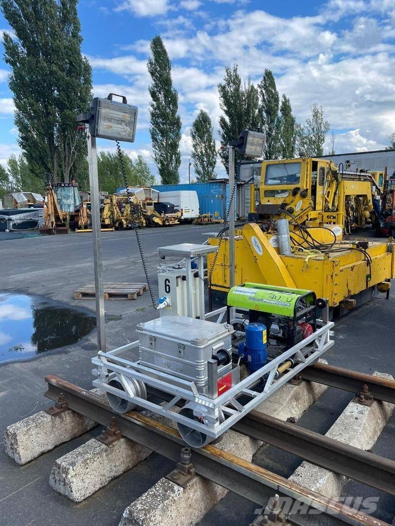 Motorized rail trolley with lighting Održavanje železničkih pruga
