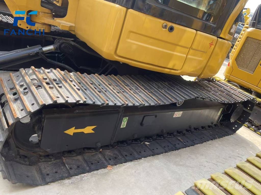 CAT 304 E CR حفارات زحافة