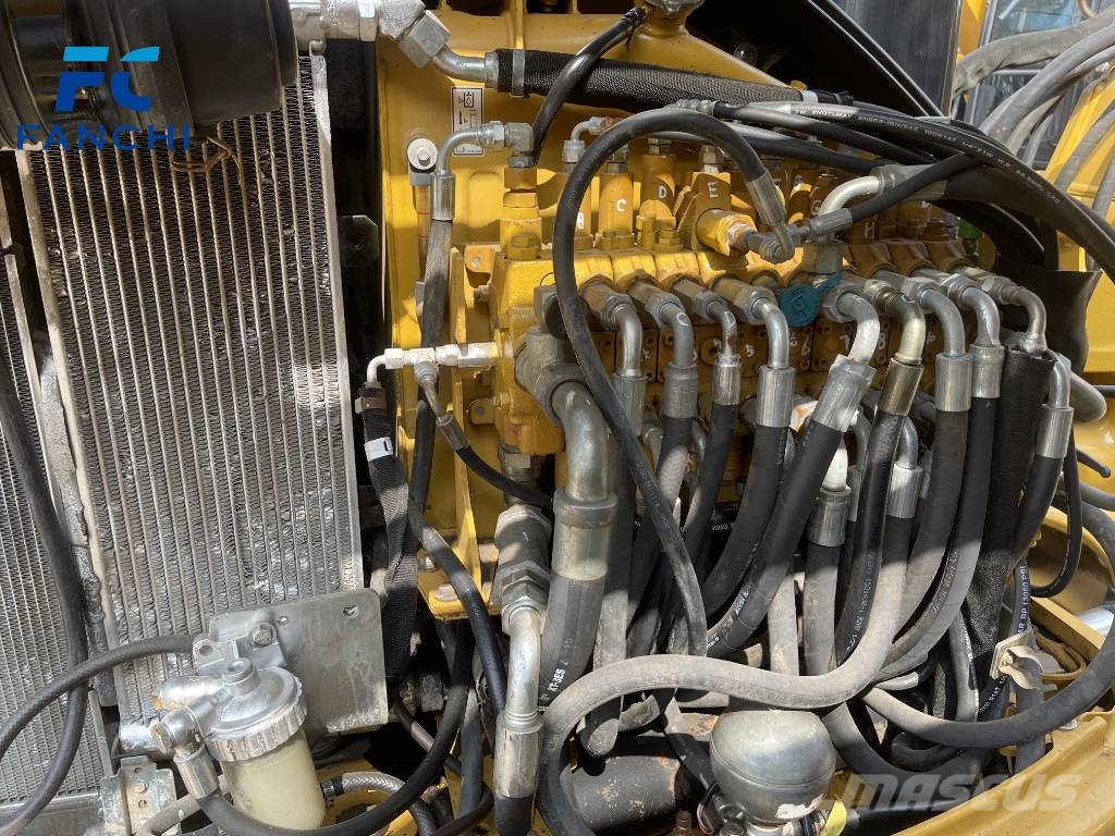 CAT 304 E CR حفارات زحافة
