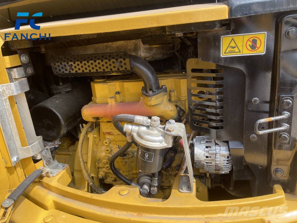 CAT 304 E CR حفارات زحافة