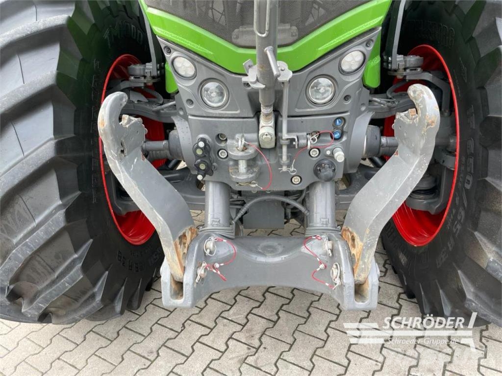 Fendt 1050 VARIO S4 PROFI PLUS Traktori